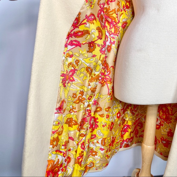 Vtg 60s cream longline vest with vibrant lining - Picture 4 of 8